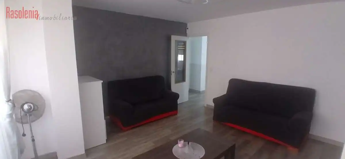 Sala de estar de Piso en venta en Cambre  con Calefacción, Trastero y Amueblado
