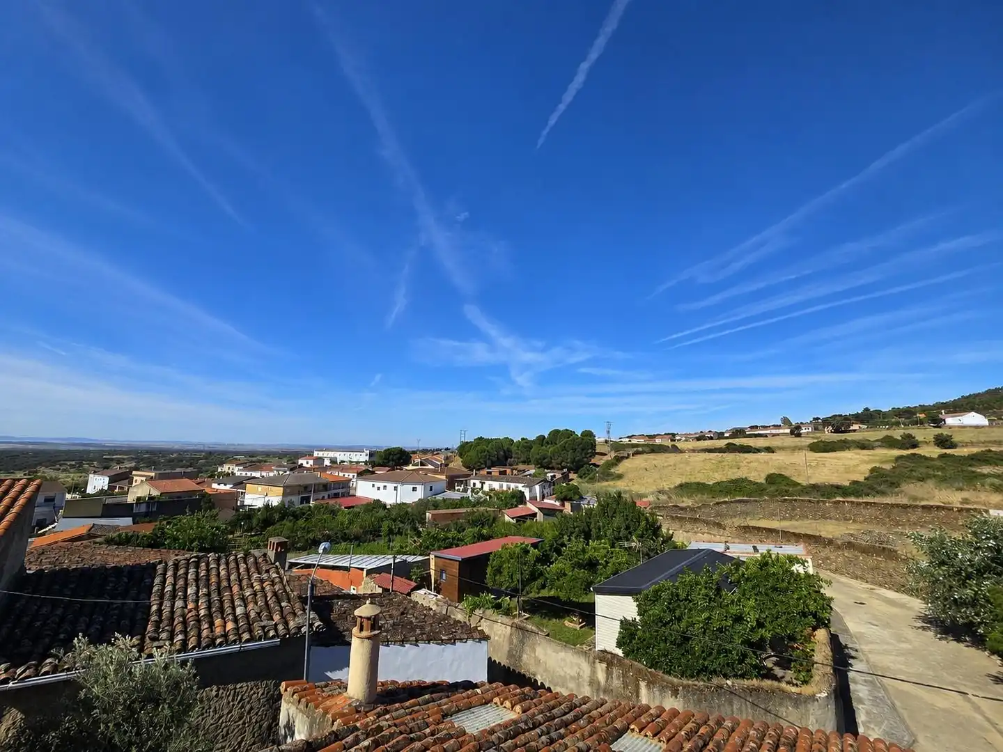 Vista exterior de Casa o chalet en venta en Casas de Millán con Calefacción, Terraza y Trastero