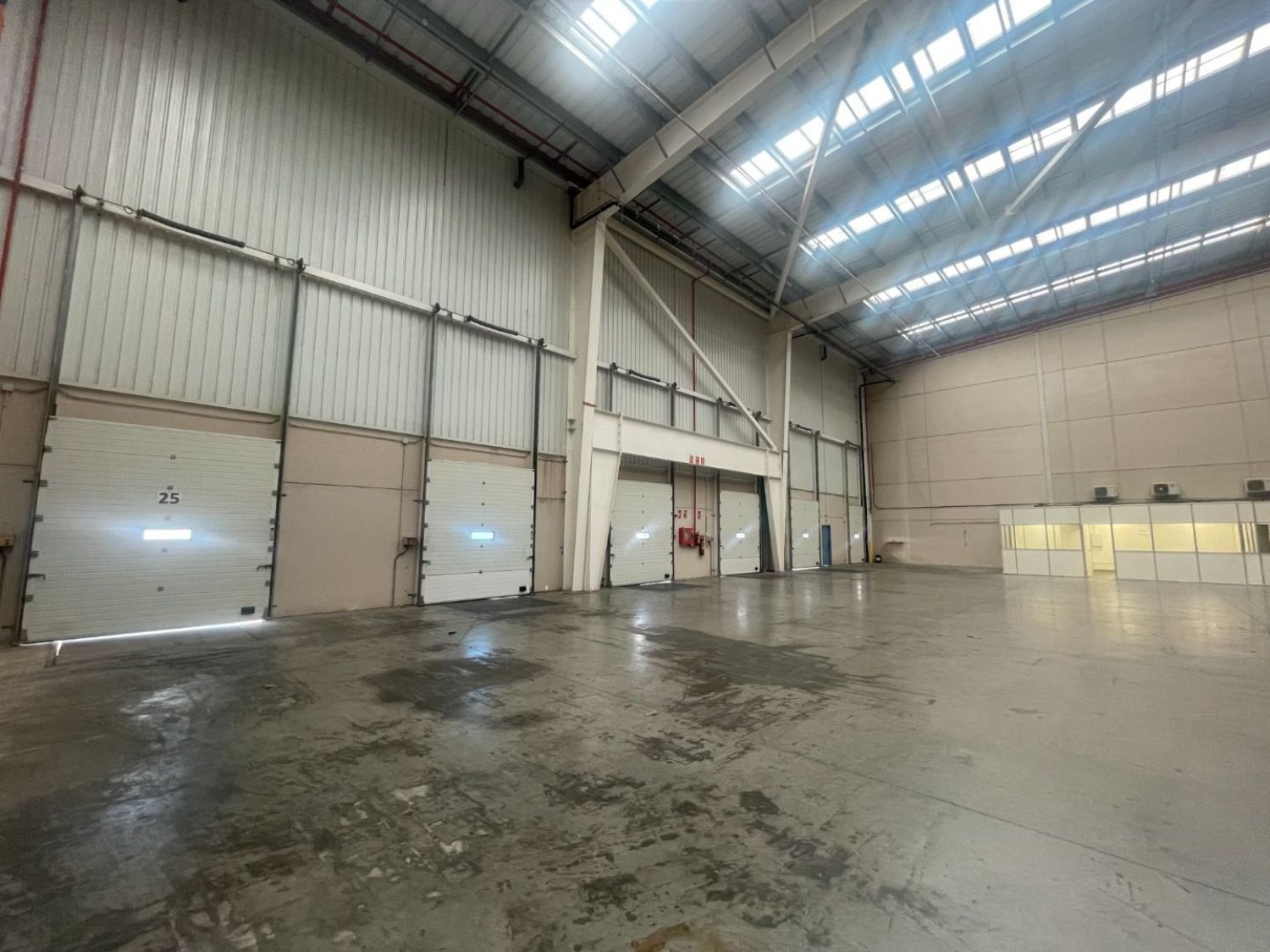 Nau industrial de lloguer en Carmona
