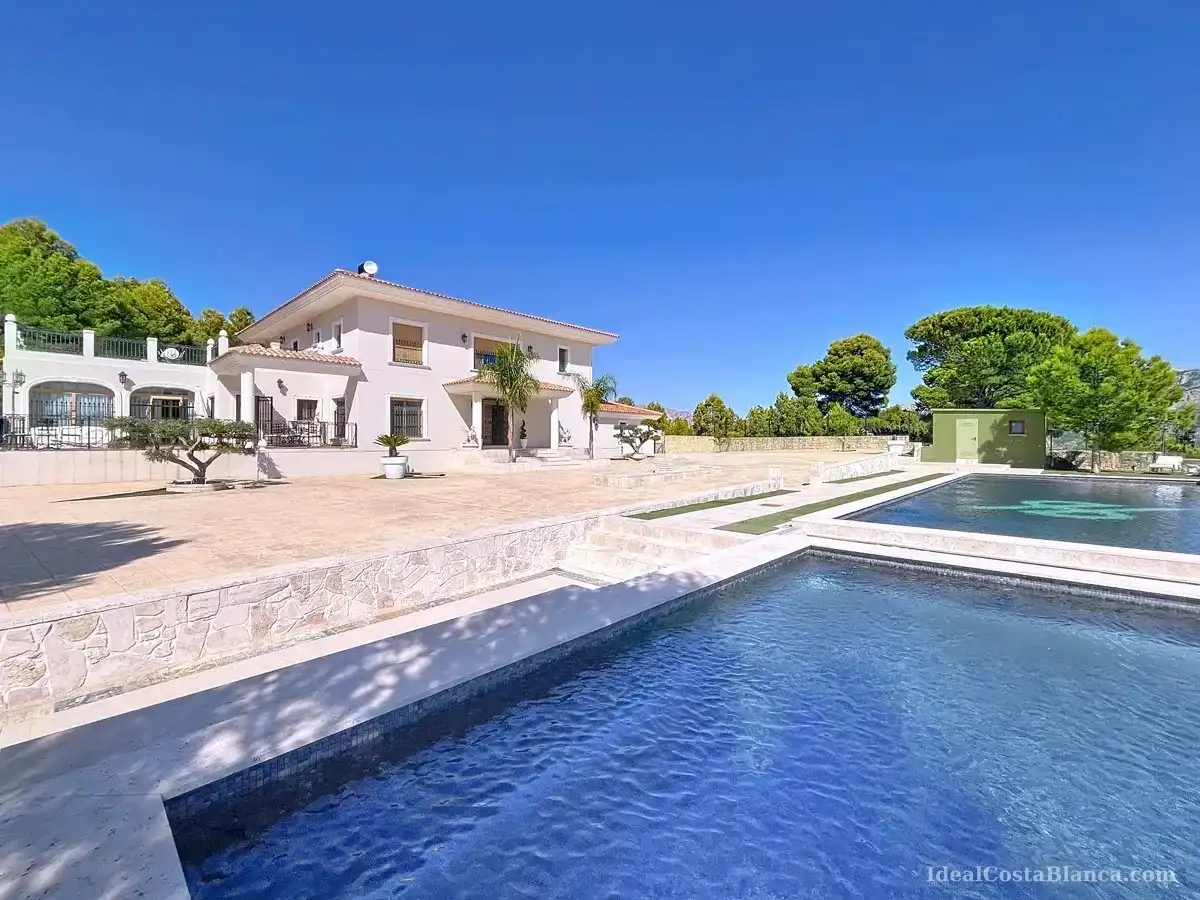 Detached house with balcony for sale in El Castell de Guadalest, imagen 10