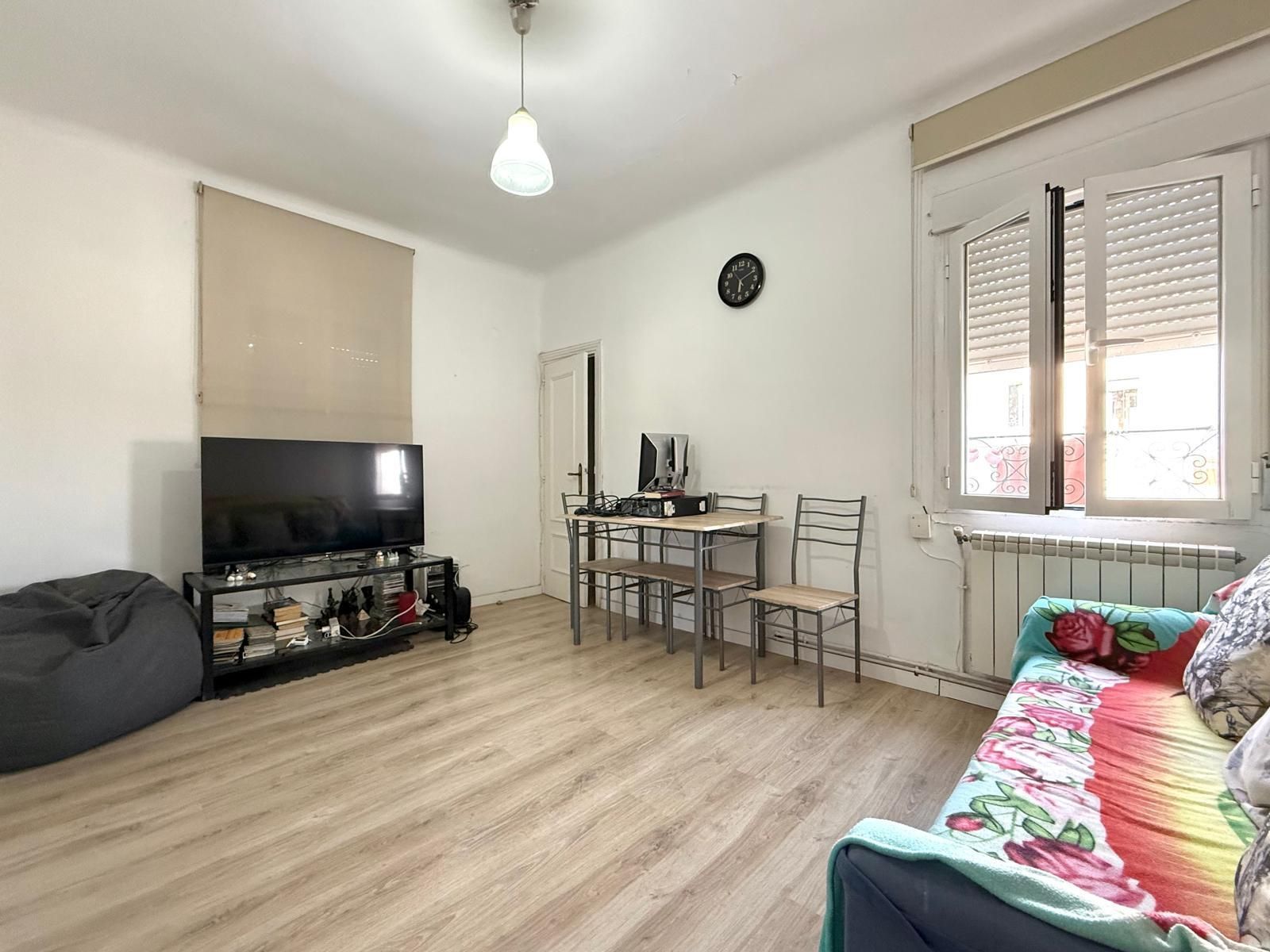 Living room of Flat for sale in  Madrid Capital  with Heating and Furnished