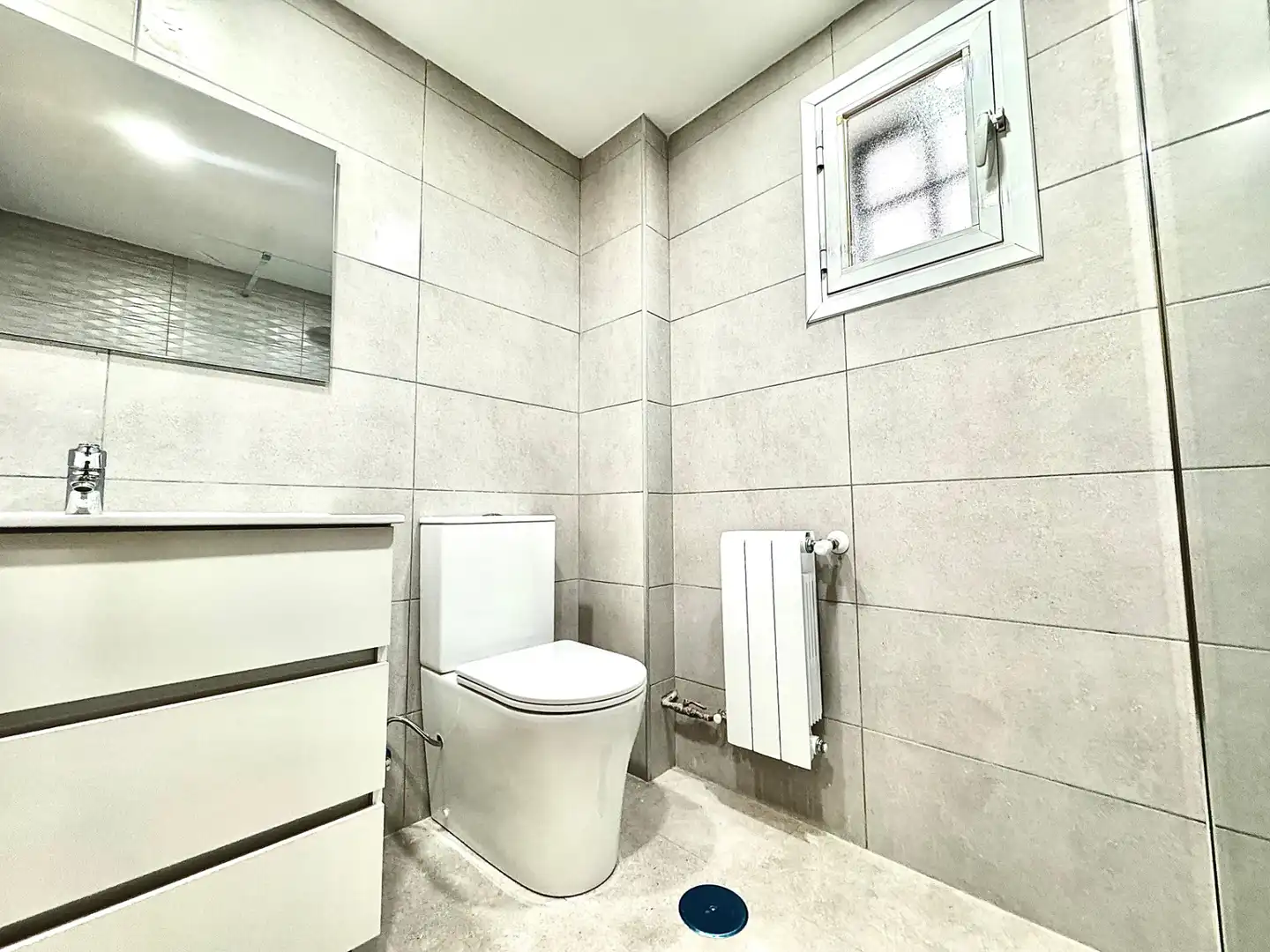 Baño de Piso en venta en Fuenlabrada con Calefacción y Piscina comunitaria