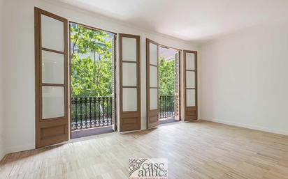 Bedroom of Flat for sale in  Barcelona Capital  with Air Conditioner and Balcony