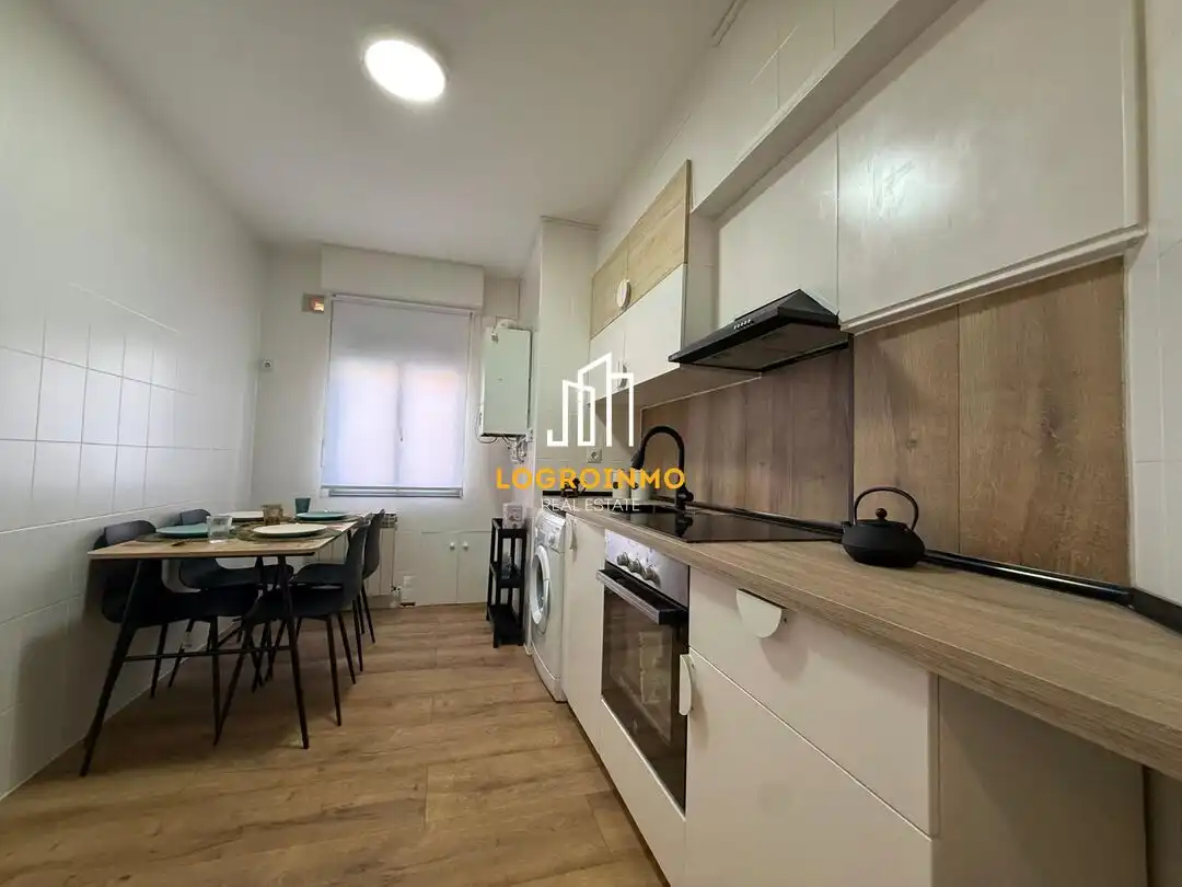 Cocina de Piso en venta en  Logroño con Calefacción, Trastero y Amueblado