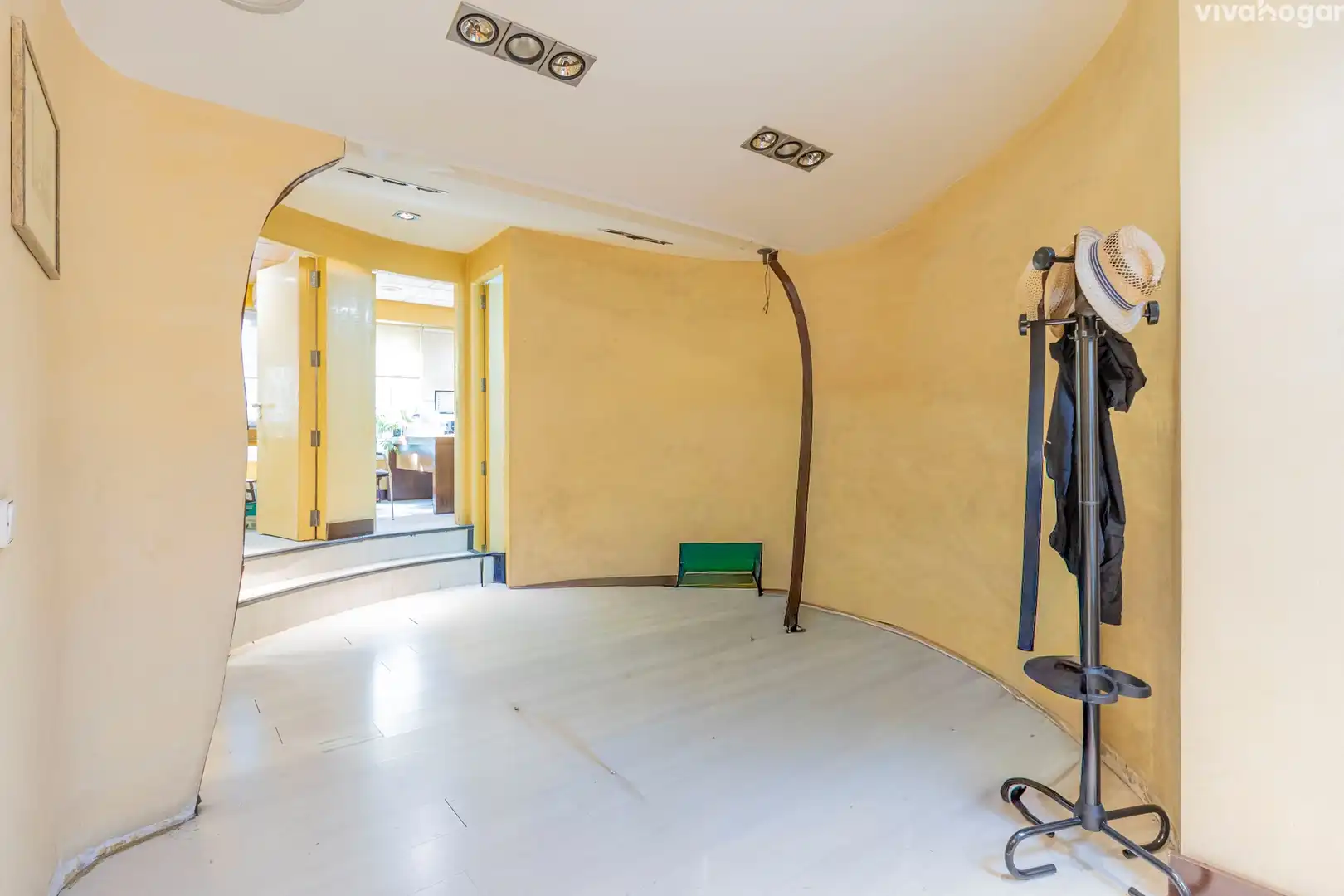 Business premises for sale in Rafael Alberti, imagen 25