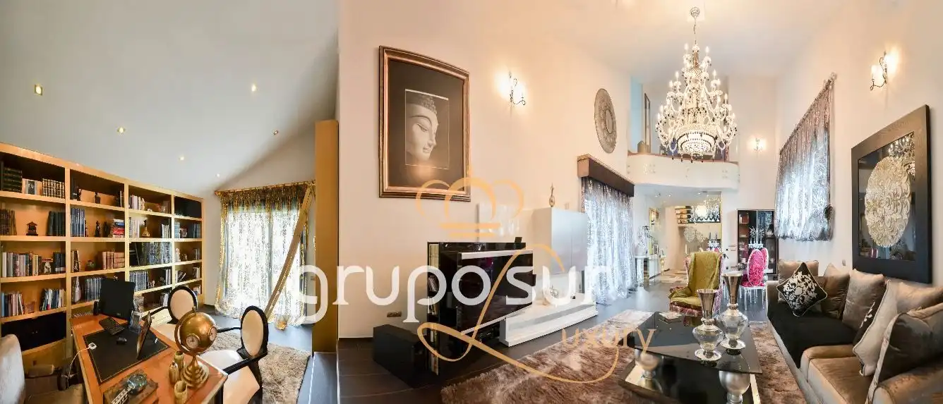 Sala d'estar de Casa o xalet en venda en Valladolid amb Aire condicionat, Calefacció i Jardí privat