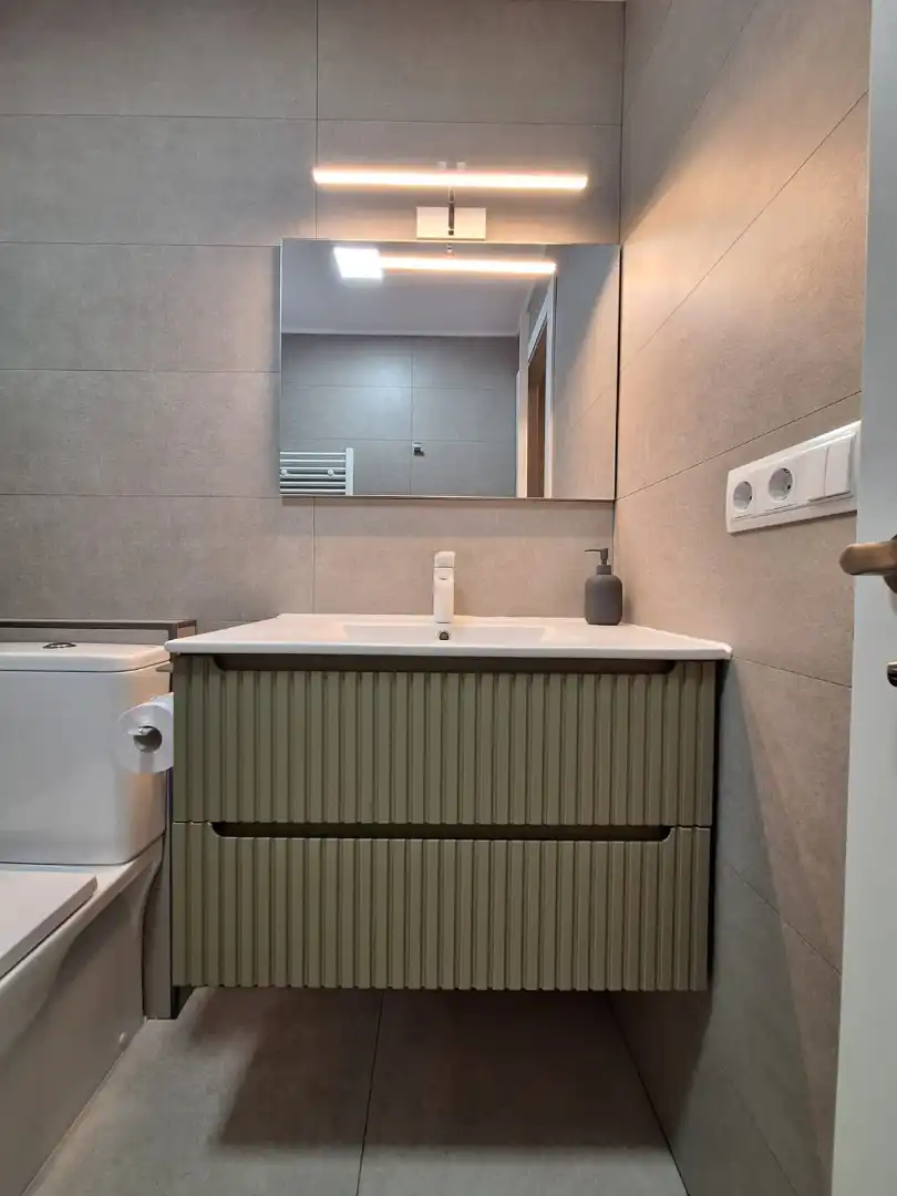 Bany de Pis en venda en Balaguer amb Calefacció, Parquet i Moblat