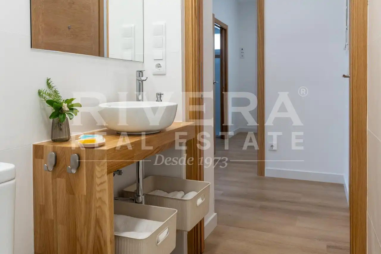 Baño de Apartamento en venta en Sanxenxo con Aire acondicionado, Calefacción y Terraza