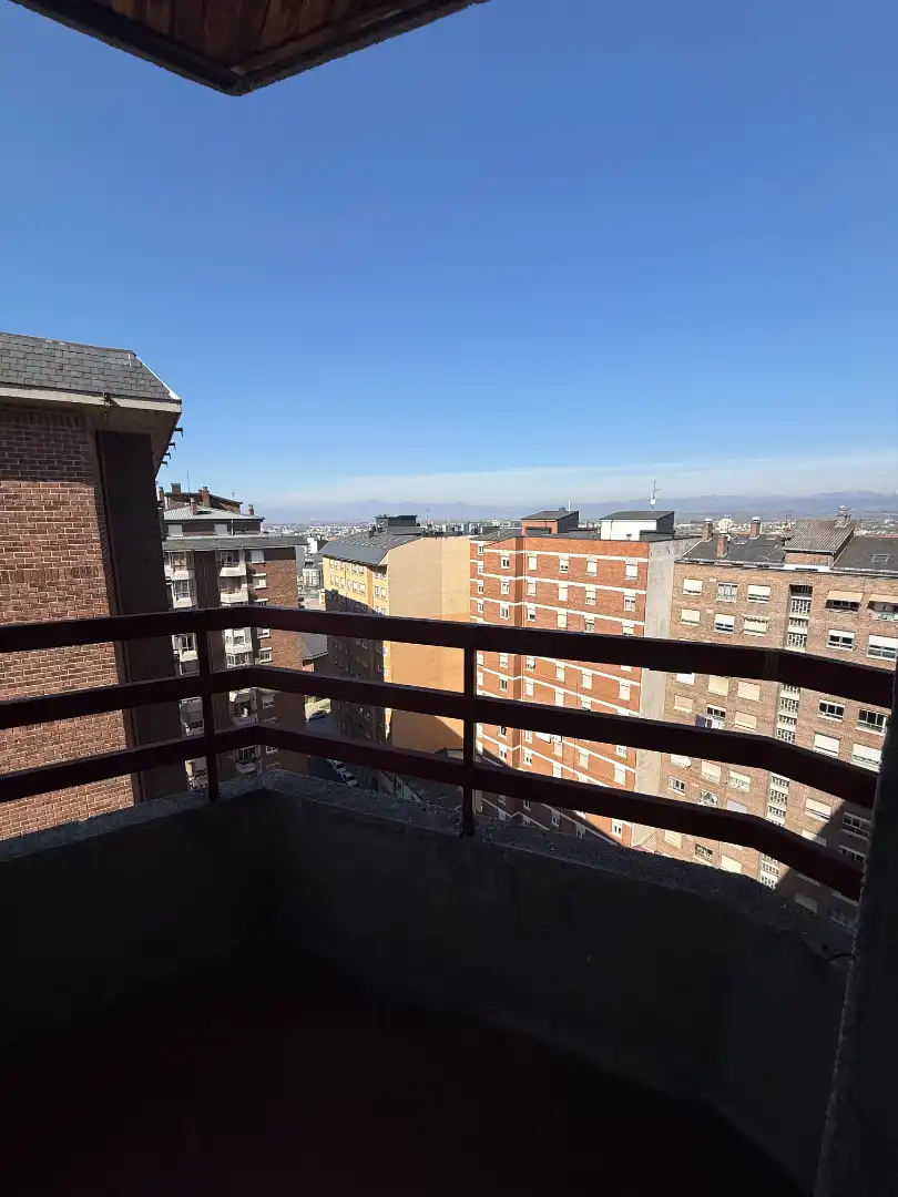 Flat for rent in Calle Monasterio de Carracedo, 5, Zona Alta
