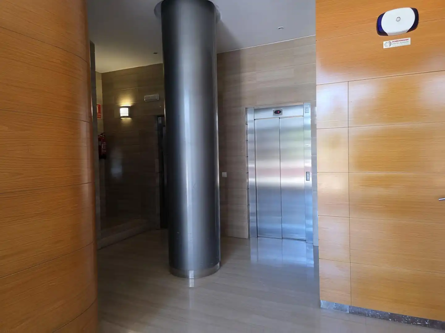 Wohnung zum Verkauf in Valencia mit Klimaanlage, Privatgarten und Terrasse