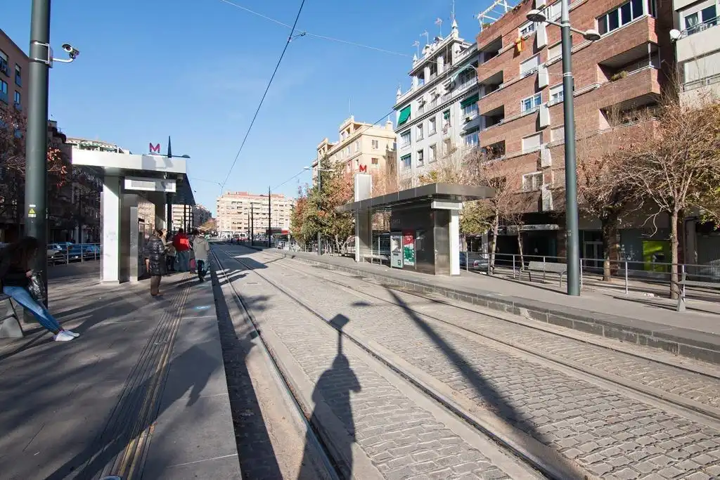 Vista exterior de Oficina de alquiler en Granada con Calefacción