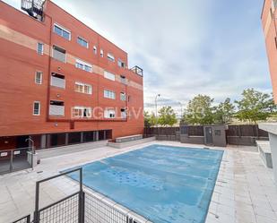 Außenansicht von Wohnungen zum verkauf in Alcobendas mit Terrasse und Schwimmbad