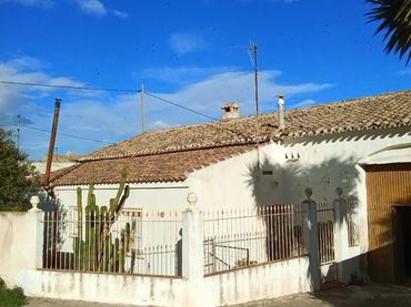 Casa amb jardí en venda a Calle Cartagena 42