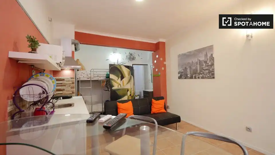 Sala d'estar de Estudi per a compartir en Barcelona amb Aire condicionat, Calefacció i Terrassa