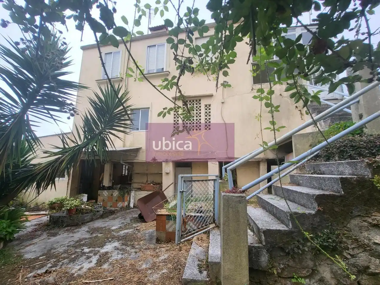 Vista exterior de Casa o xalet en venda en Redondela amb Calefacció, Jardí privat i Terrassa