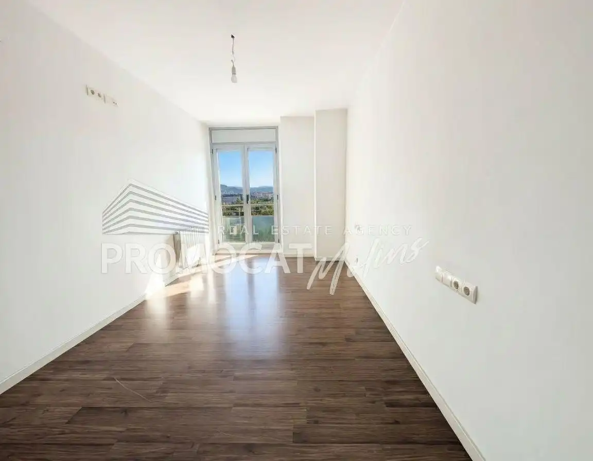 Habitación de Ático en venta en Molins de Rei con Aire acondicionado, Calefacción y Parquet