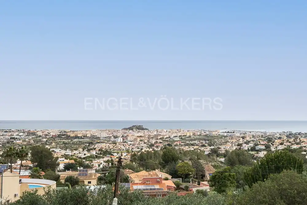 Vista exterior de Casa o xalet en venda en Dénia amb Aire condicionat, Calefacció i Jardí privat