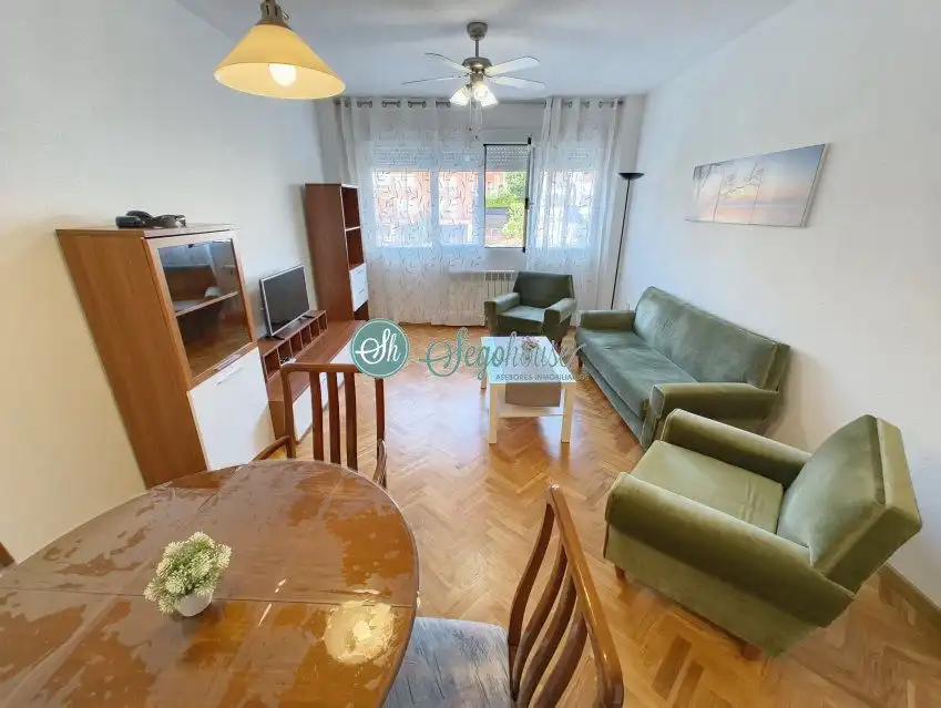 Wohnzimmer von Wohnung zur Miete in Segovia mit Heizung, Parkett und Terrasse