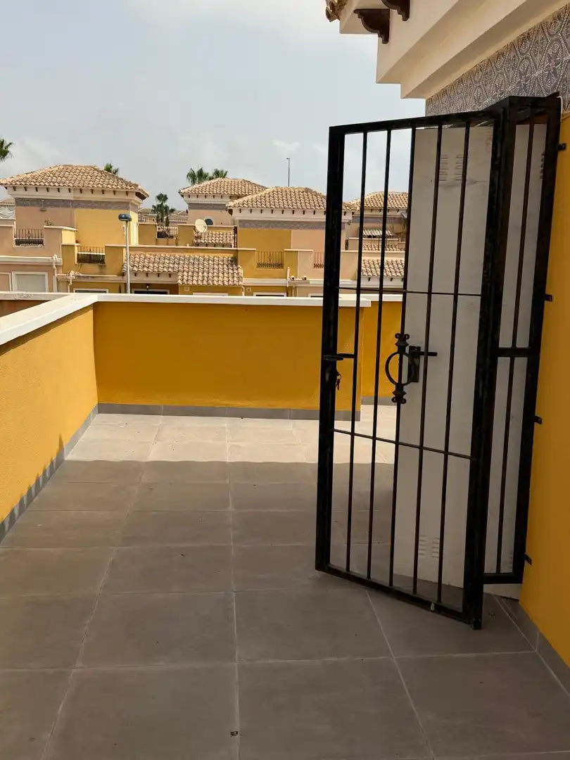 Terrassa de Casa o xalet en venda en Torrevieja amb Piscina comunitària