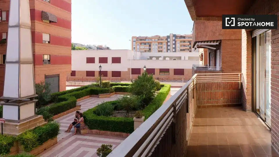 Terrassa de Apartament per a compartir en Granada amb Aire condicionat, Terrassa i Moblat