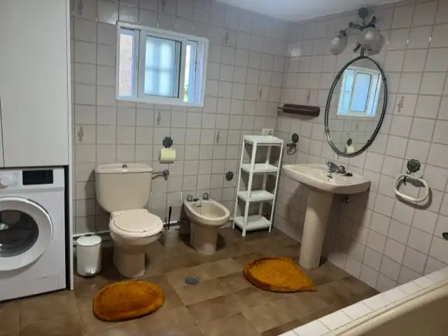 Bathroom of Flat for rent in Santiago de Compostela   with Furnished