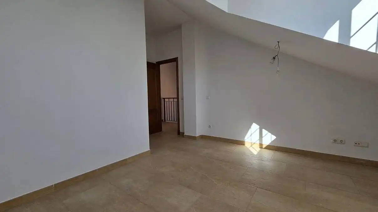 Casa adosada en venda en Dos Hermanas
