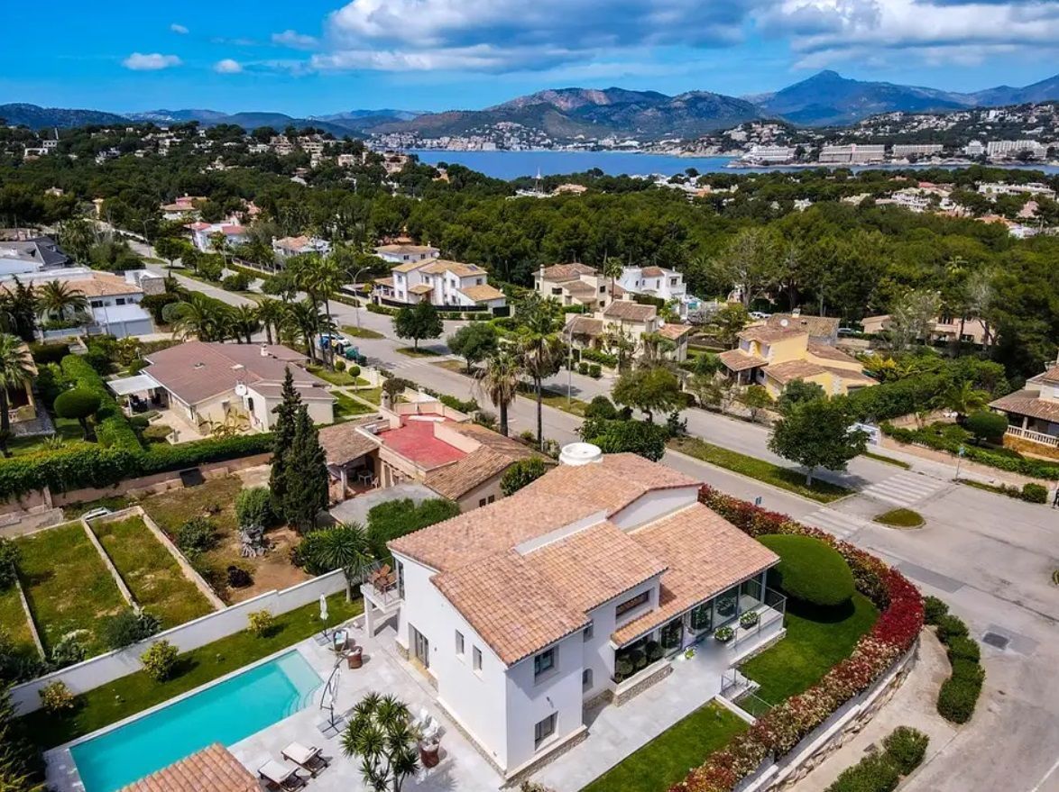 Vista exterior de Casa o xalet de lloguer en Calvià amb Aire condicionat, Calefacció i Jardí privat