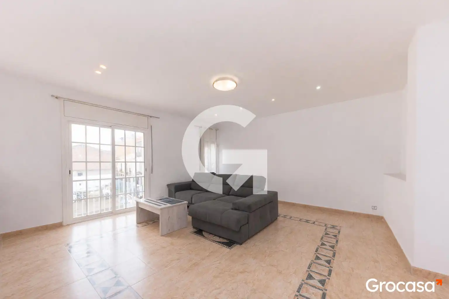 Sala d'estar de Casa adosada en venda en Sant Boi de Llobregat amb Aire condicionat, Calefacció i Terrassa