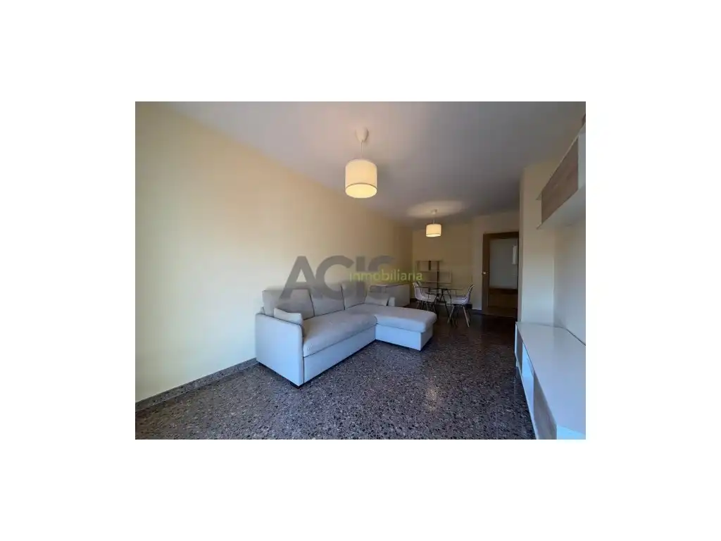 Flat with lift to rent in parroco mora
