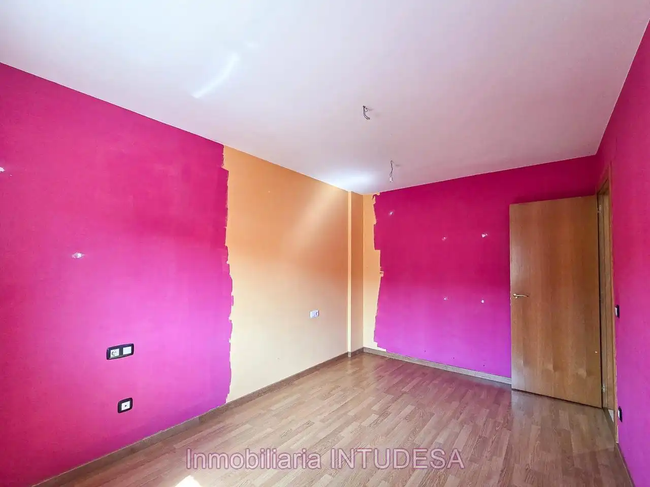 Habitación de Casa adosada en venta en Murchante con Calefacción, Jardín privado y Terraza