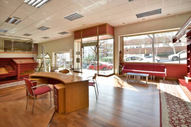 Local comercial en Venta en Sant Feliu de Llobregat - CL ESTELÍ en Mas Lluí