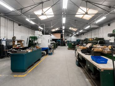 Nau industrial en venda a Carrer de Girona