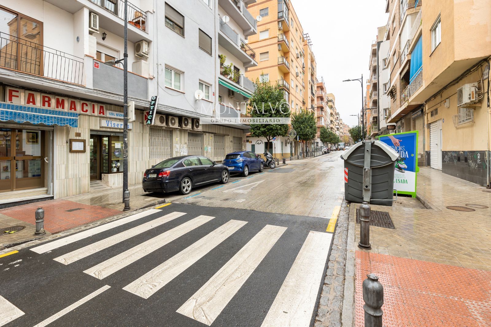 Exterior view of Premises for sale in  Granada Capital  with Air Conditioner