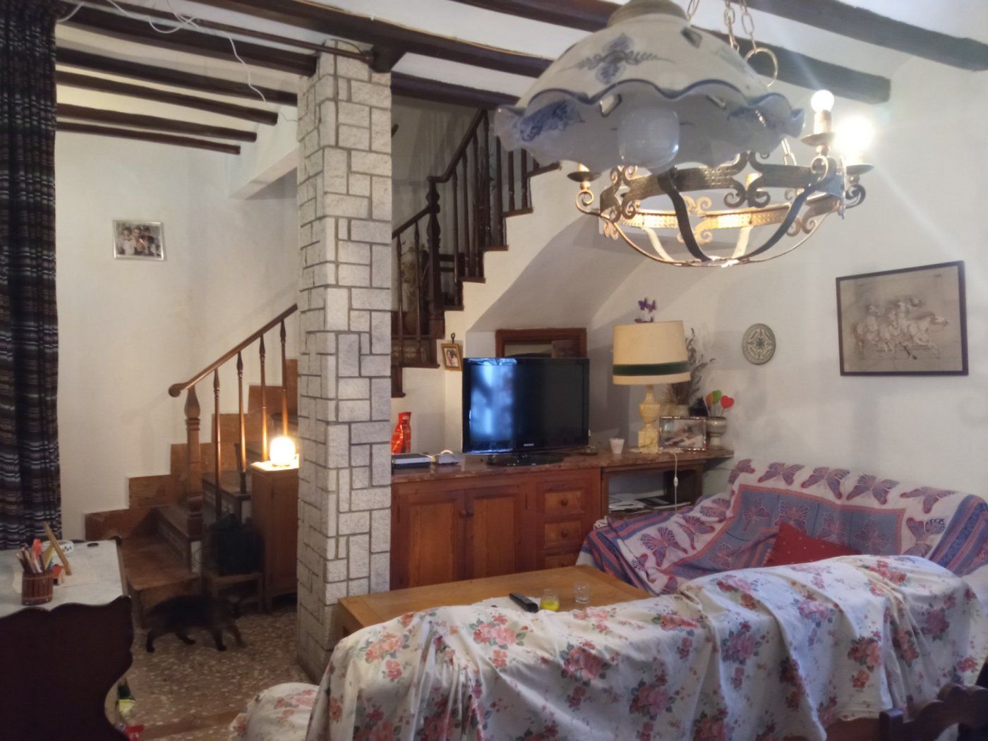 Wohnzimmer von Country house zum verkauf in Quatretondeta mit Abstellraum und Balkon