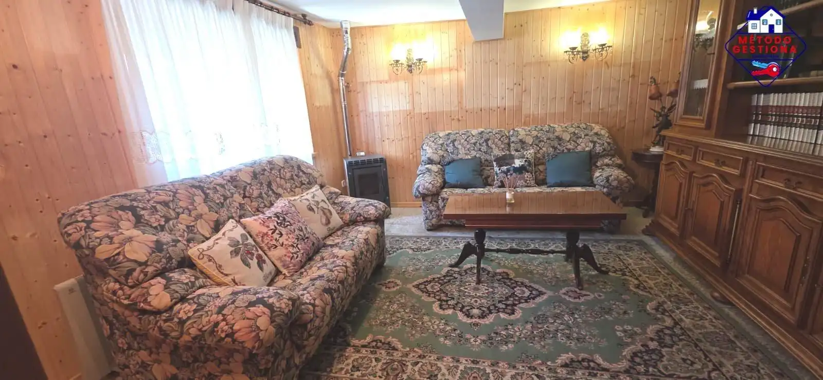 Sala d'estar de Casa o xalet en venda en Cabuérniga amb Balcó