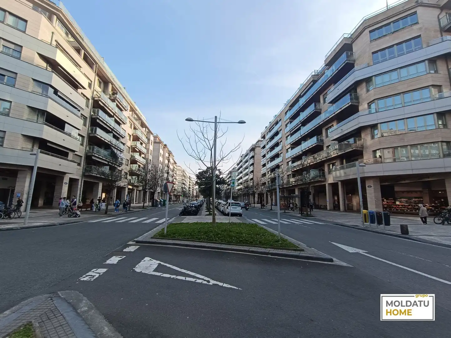 Außenansicht von Wohnung zum Verkauf in Donostia - San Sebastián  mit Heizung, Terrasse und Abstellraum