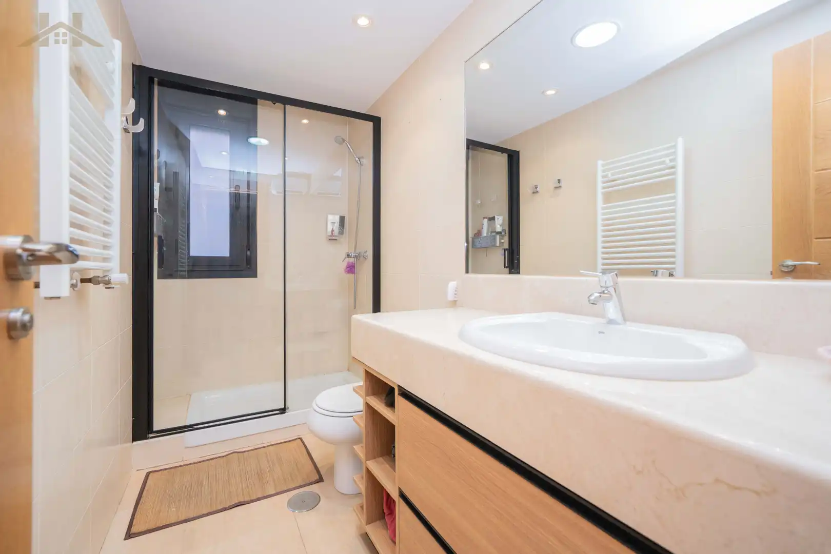 Baño de Casa o chalet en venta en Miraflores de la Sierra con Aire acondicionado, Calefacción y Jardín privado