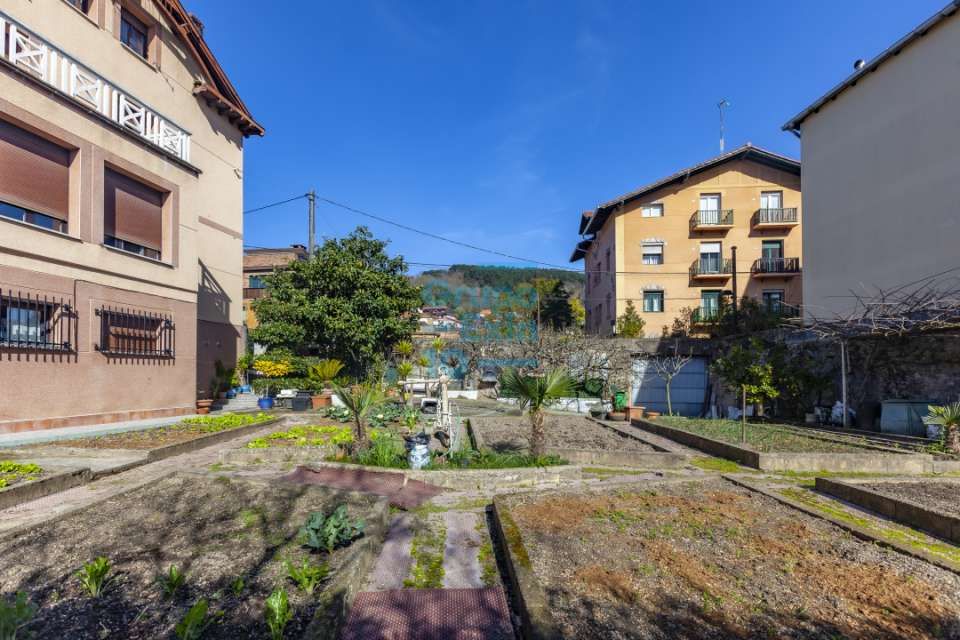 Vista exterior de Casa o xalet en venda en Donostia - San Sebastián  amb Calefacció, Jardí privat i Terrassa