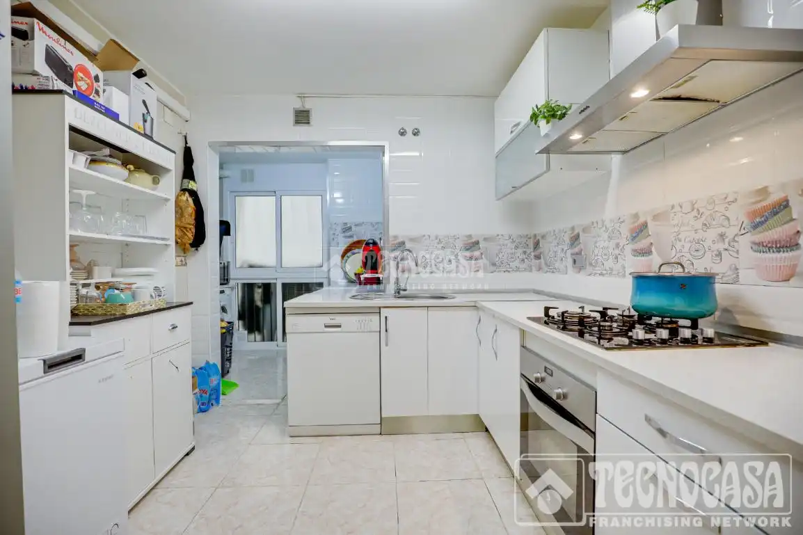 Cocina de Piso en venta en Barcelona con Balcón