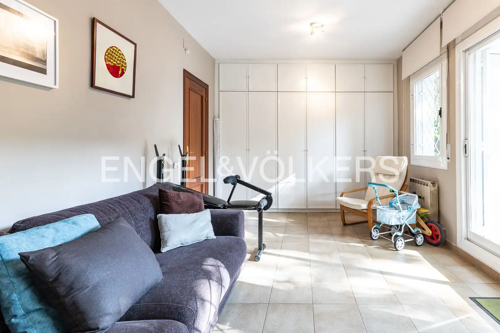 Sala d'estar de Casa o xalet en venda en Cerdanyola del Vallès amb Aire condicionat, Calefacció i Jardí privat