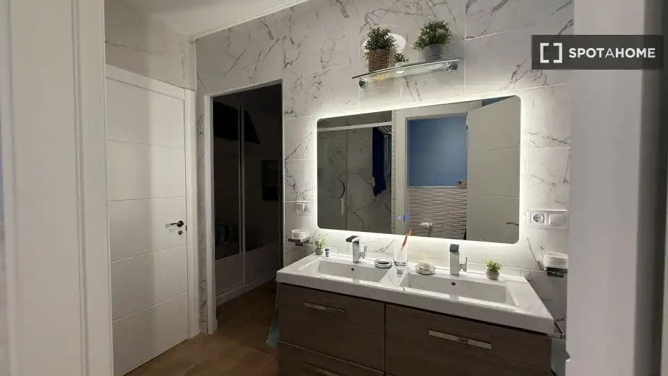 Bathroom of Flat for rent in Málaga  with Air Conditioner, Heating and Furnished