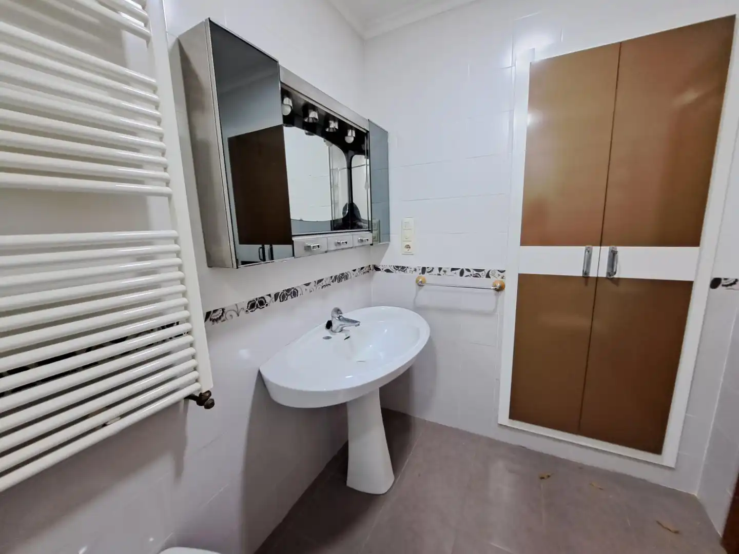 Baño de Ático en venta en Carcaixent con Terraza, Trastero y Balcón