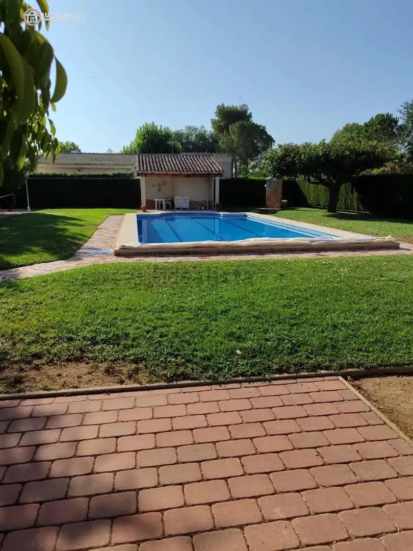 Piscina de Casa o xalet en venda en Albacete amb Aire condicionat, Calefacció i Jardí privat