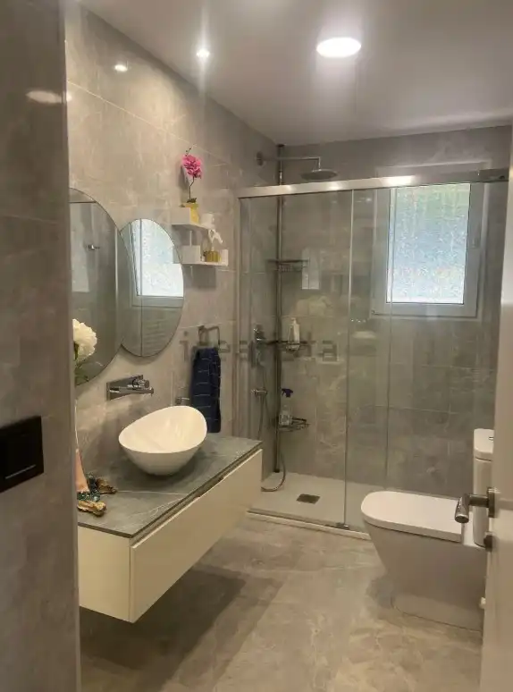 Bany de Casa o xalet en venda en L'Eliana amb Aire condicionat, Jardí privat i Terrassa