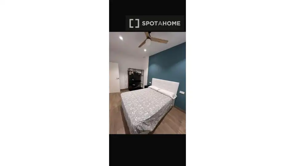 Dormitori de Apartament per a compartir en Granada amb Aire condicionat, Terrassa i Moblat