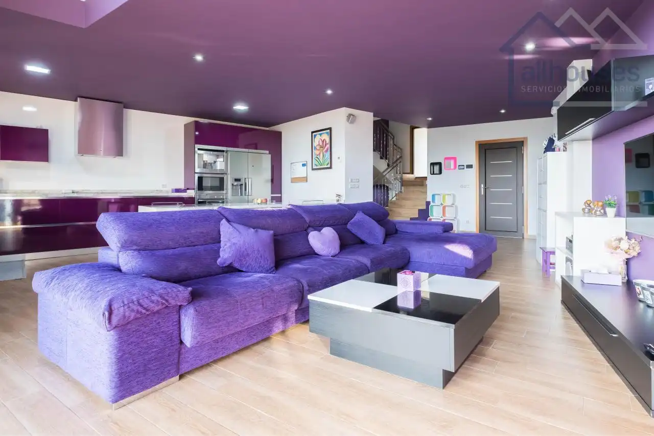 Sala de estar de Casa o chalet en venta en Tui con Calefacción, Jardín privado y Terraza