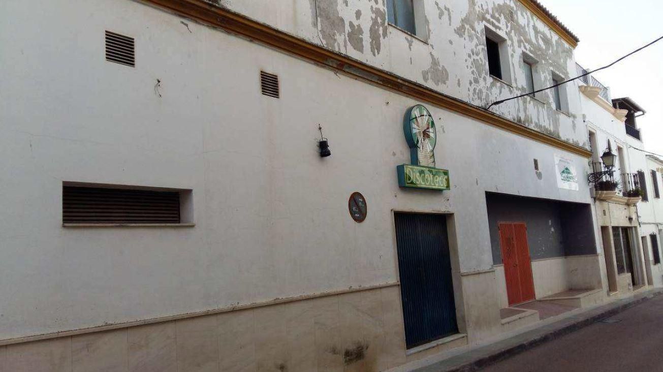 Vista exterior de Edifici en venda en Gilena