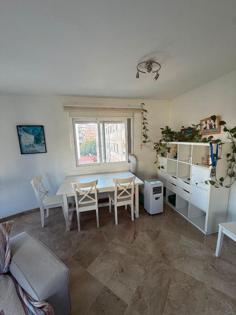 Flat to share in Calle Ildefonso Marzo, Girón - Las Delicias