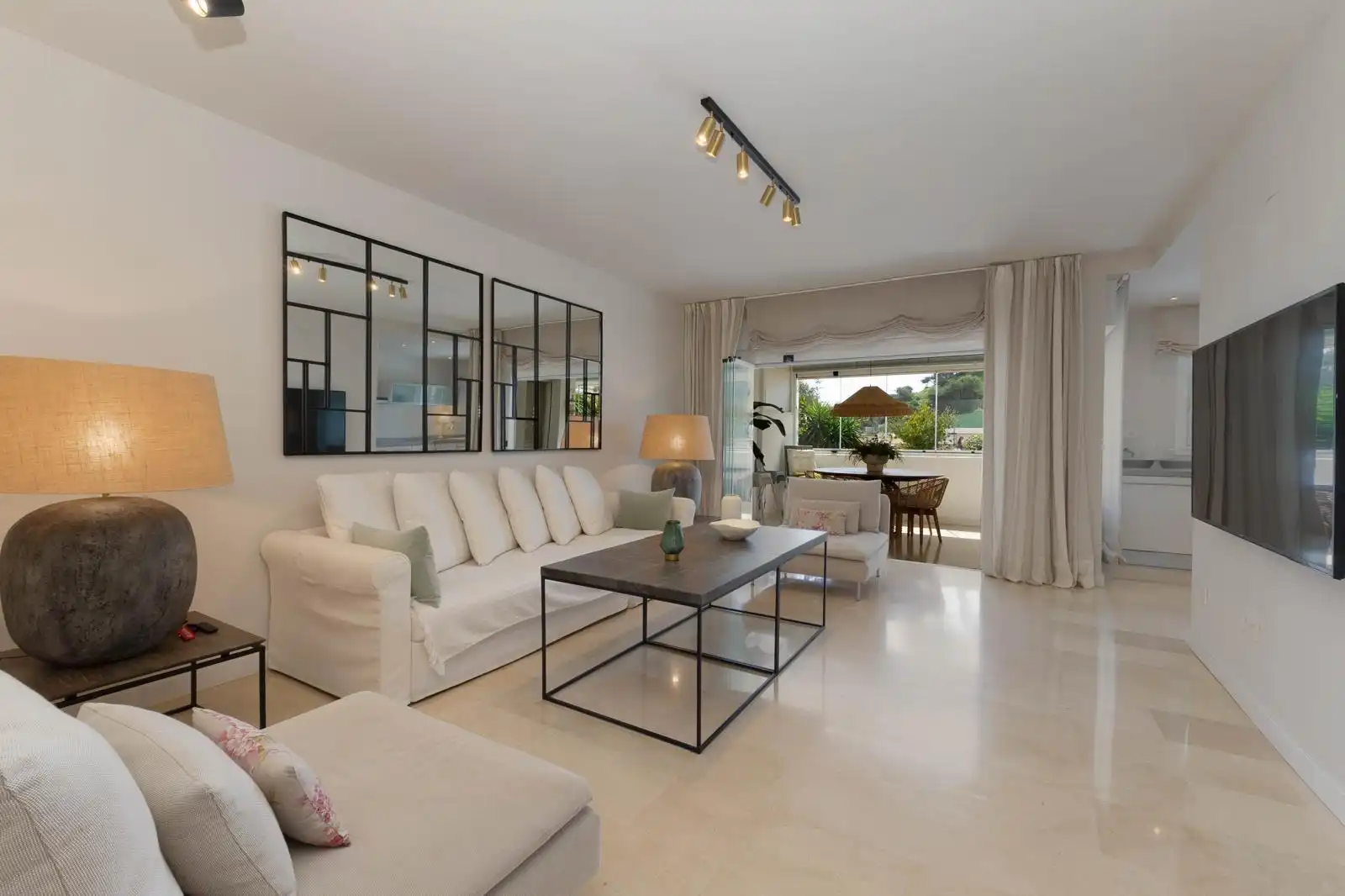 Sala d'estar de Planta baixa en venda en Fuengirola amb Aire condicionat, Calefacció i Moblat