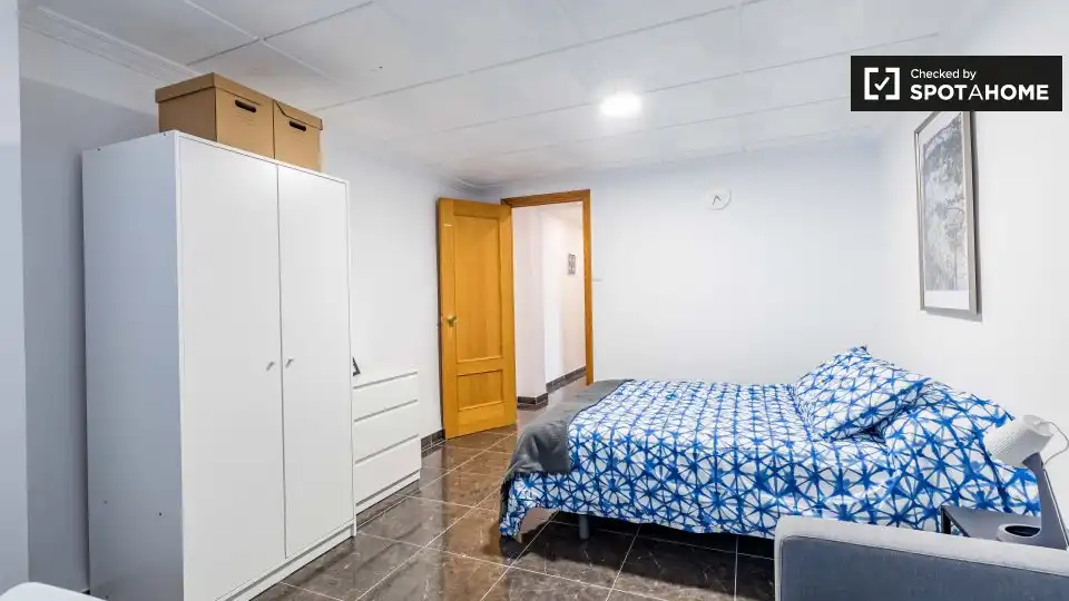 Habitación de Piso de alquiler en Valencia con Aire acondicionado, Calefacción y Amueblado